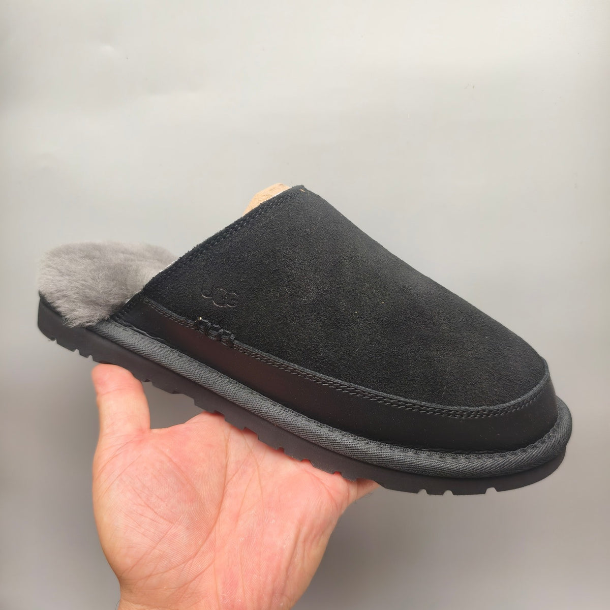 Black Men's Plush Slippers | Ultra-Light Casual Style – In Stock