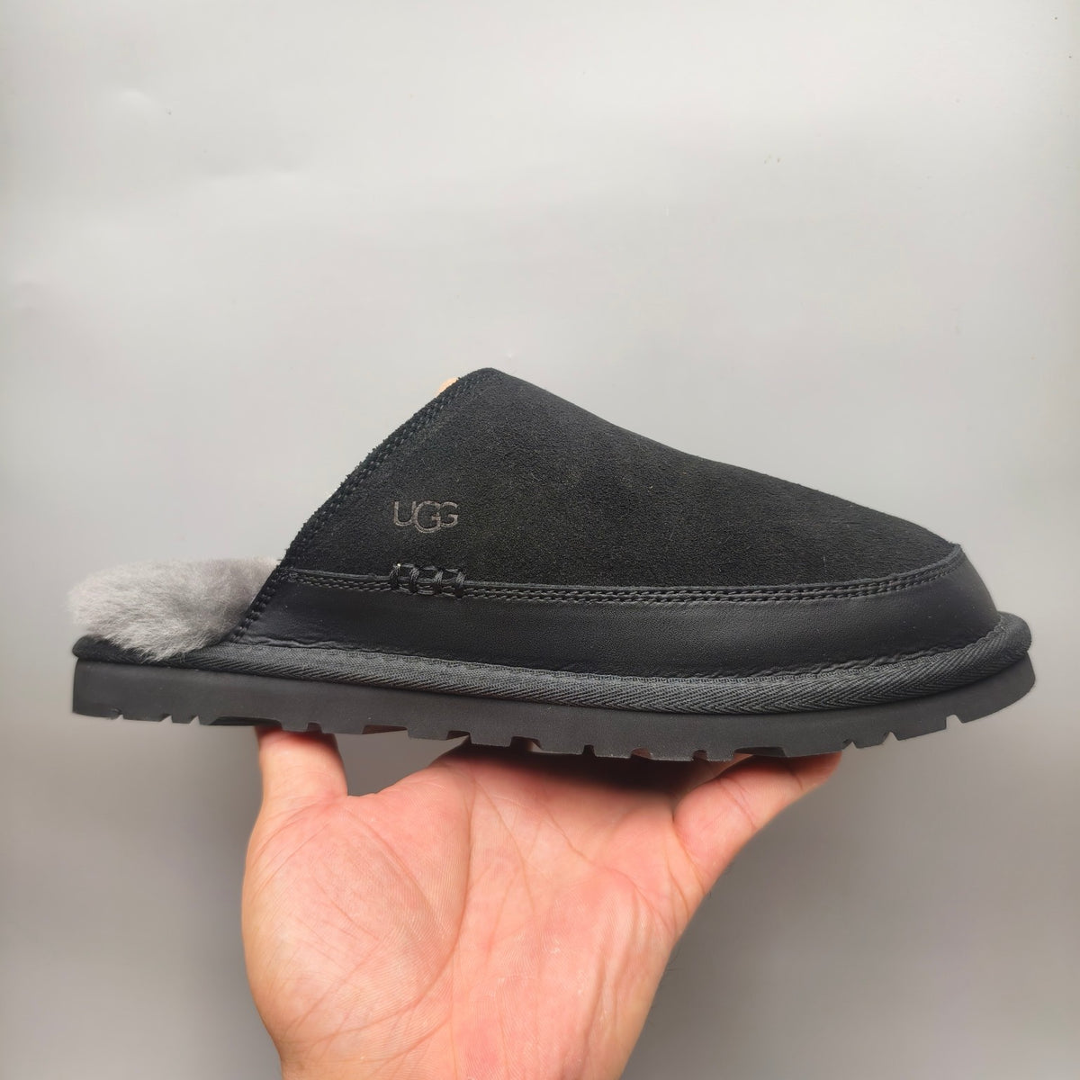Black Men's Plush Slippers | Ultra-Light Casual Style – In Stock