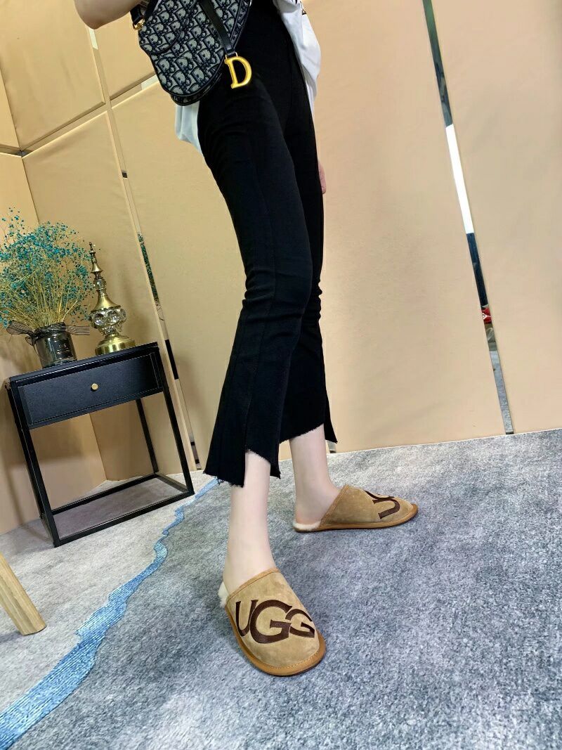 Chestnut Designer-Style Indoor Slippers | G Logo House Shoes – In Stock