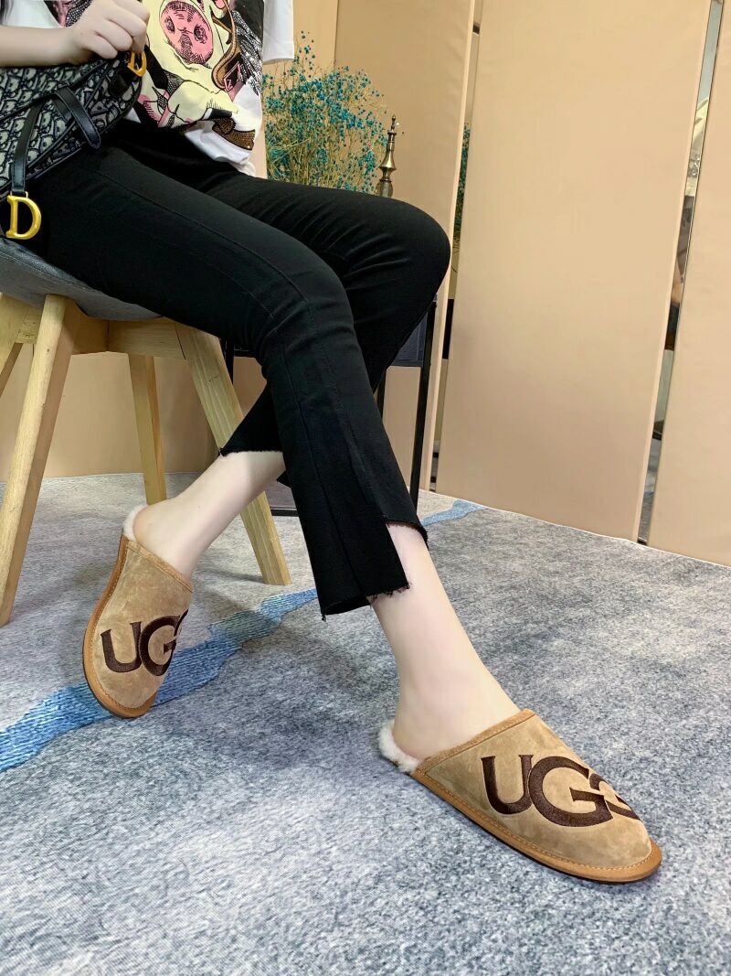 Chestnut Designer-Style Indoor Slippers | G Logo House Shoes – In Stock
