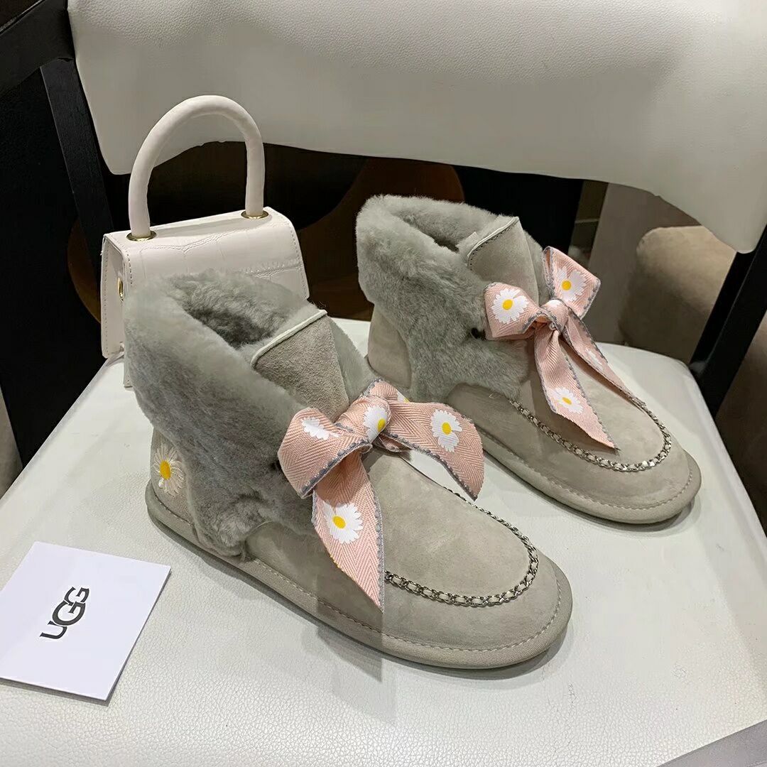 Grey Daisy Shoes | Chain & Ribbon Details – In Stock