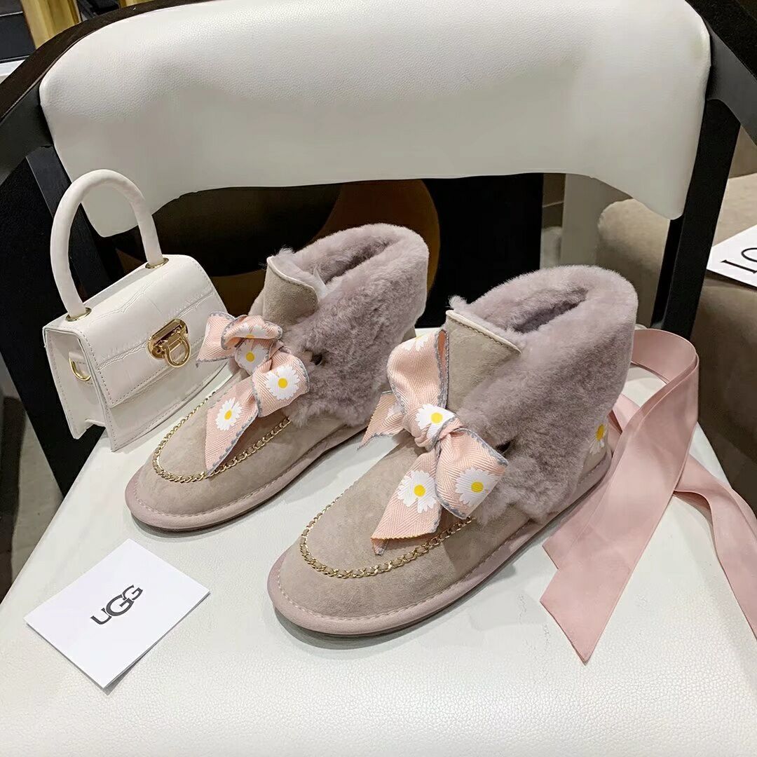 Dusty Pink Daisy Shoes | Chain & Ribbon Details – In Stock