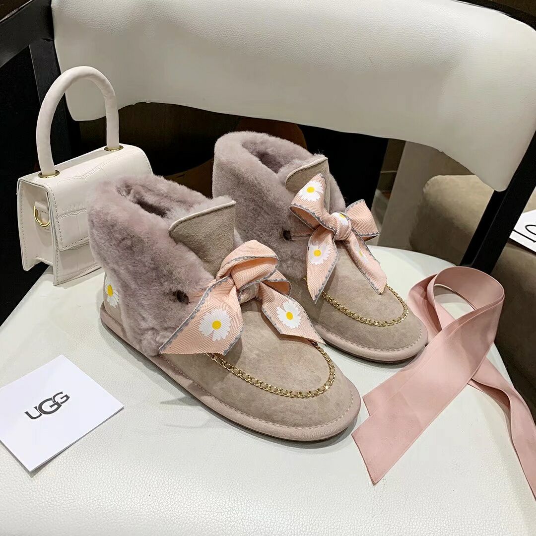 Dusty Pink Daisy Shoes | Chain & Ribbon Details – In Stock